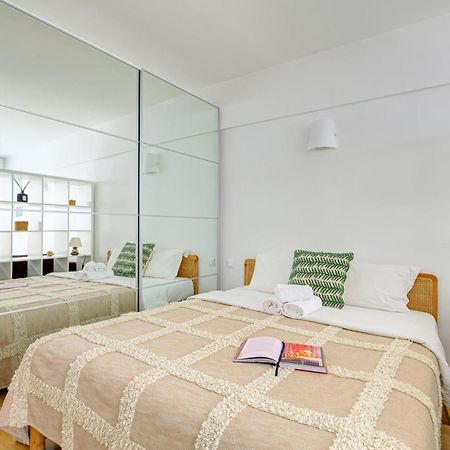 St Germain & Le Bon Marche With Balcony - Cityapartmentstay パリ エクステリア 写真