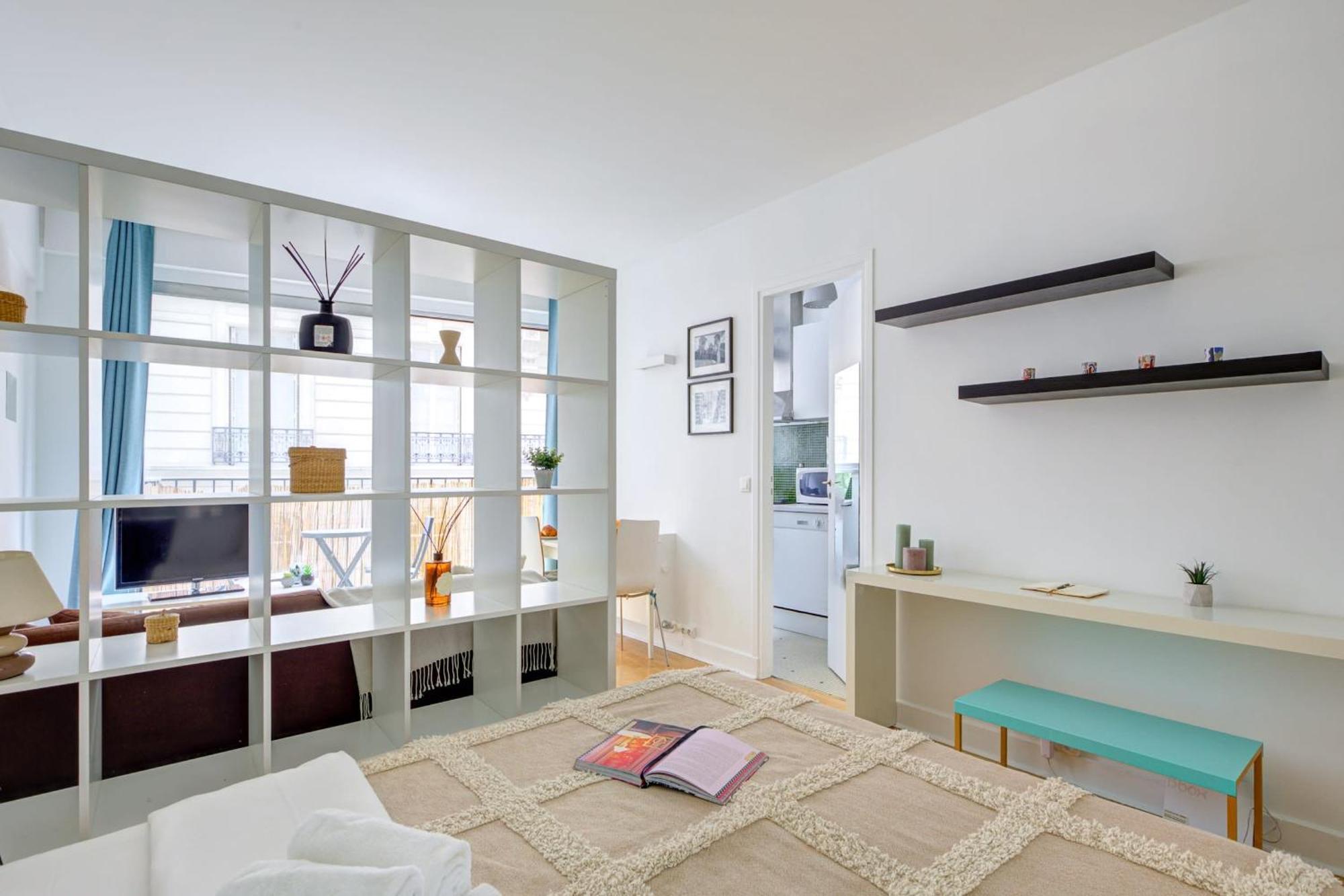 St Germain & Le Bon Marche With Balcony - Cityapartmentstay パリ エクステリア 写真