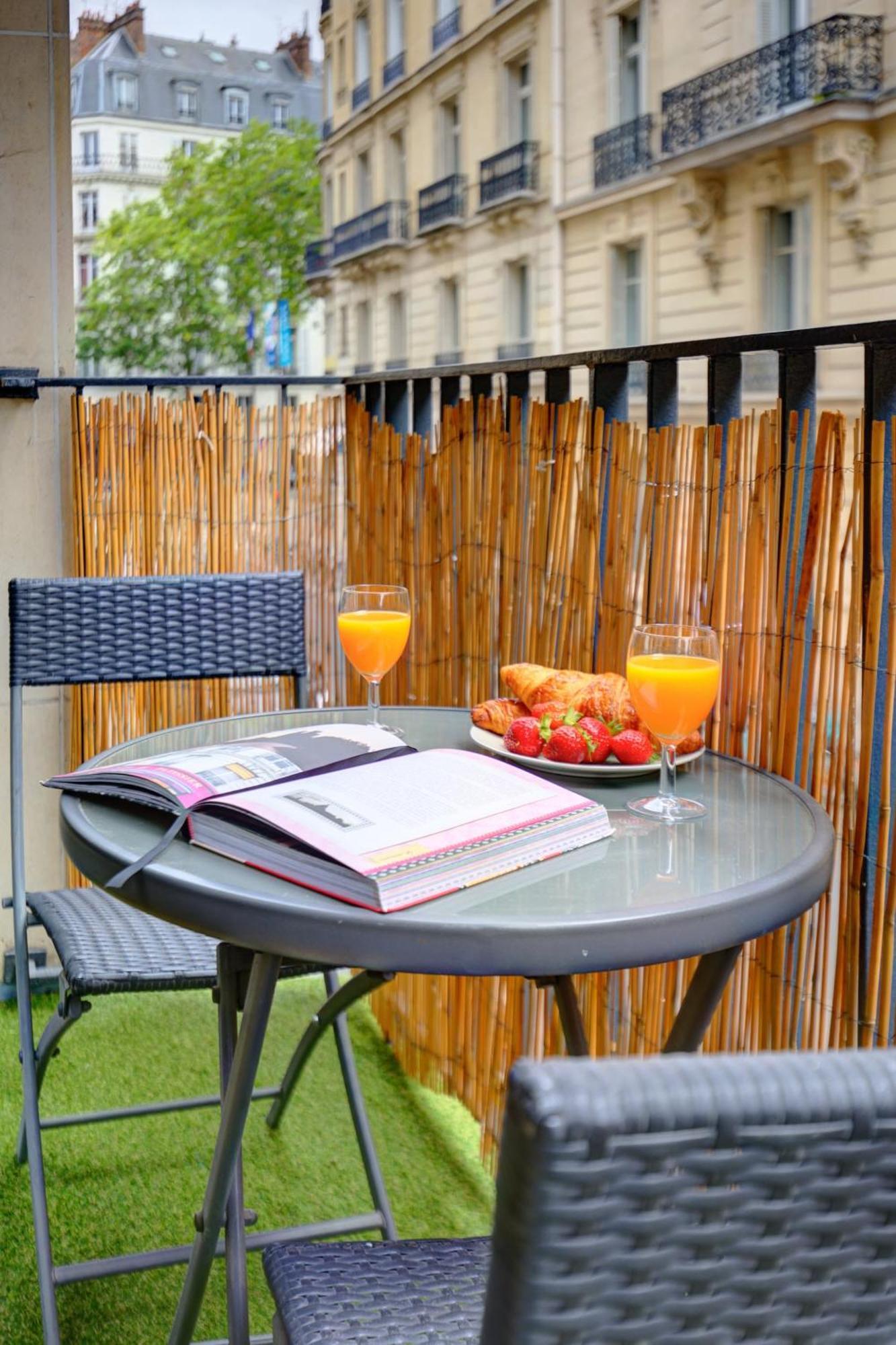 St Germain & Le Bon Marche With Balcony - Cityapartmentstay パリ エクステリア 写真