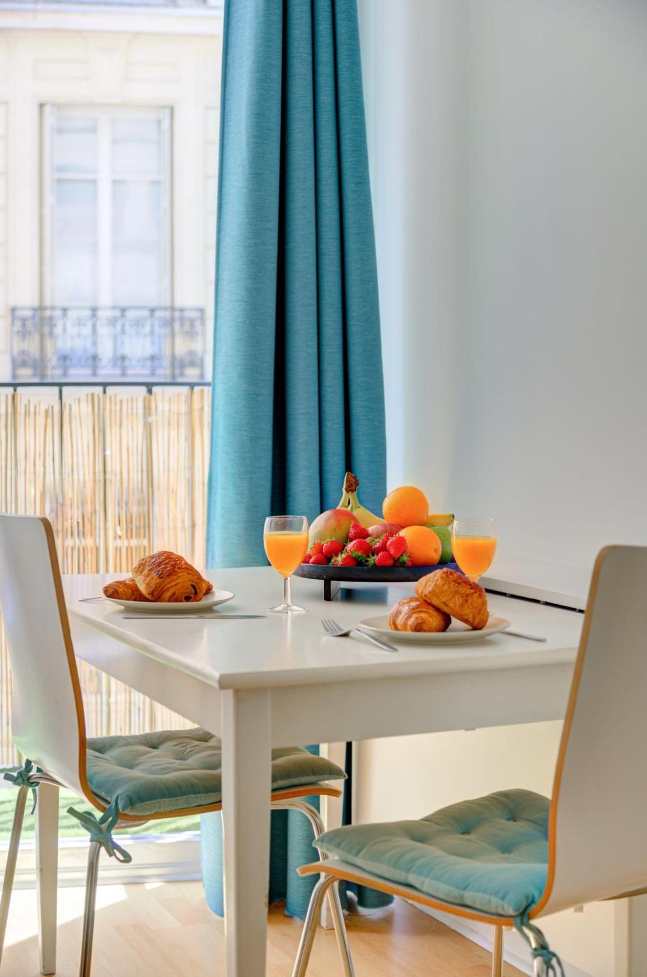 St Germain & Le Bon Marche With Balcony - Cityapartmentstay パリ エクステリア 写真