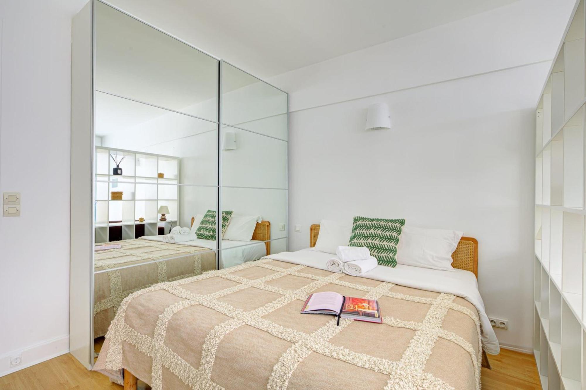 St Germain & Le Bon Marche With Balcony - Cityapartmentstay パリ エクステリア 写真