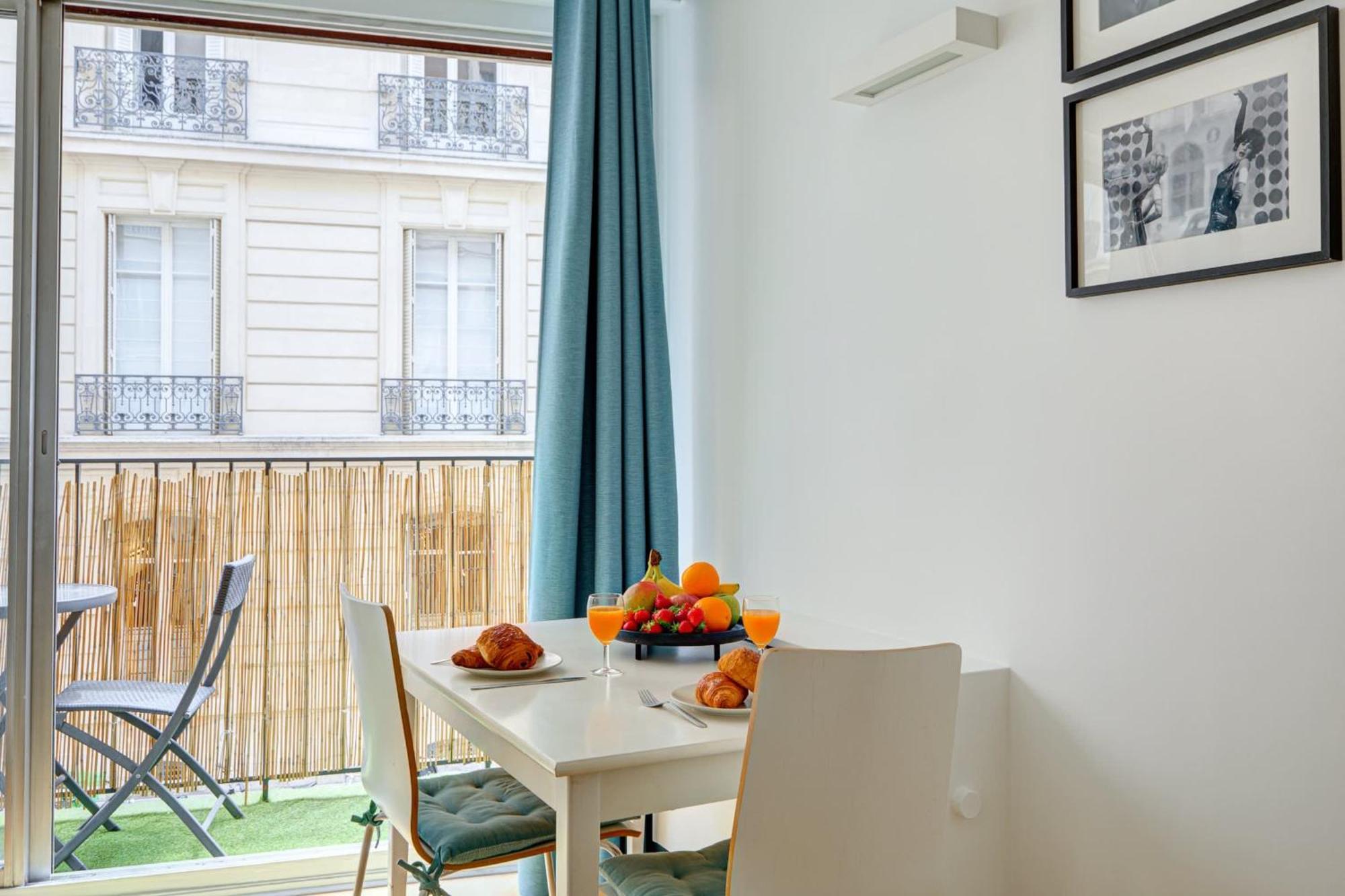 St Germain & Le Bon Marche With Balcony - Cityapartmentstay パリ エクステリア 写真