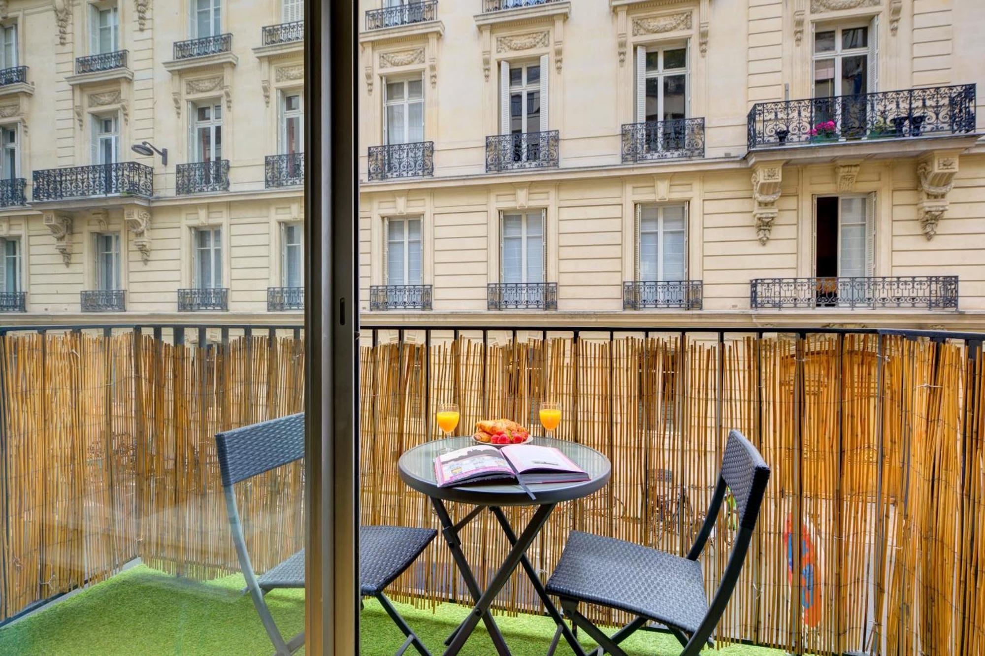 St Germain & Le Bon Marche With Balcony - Cityapartmentstay パリ エクステリア 写真