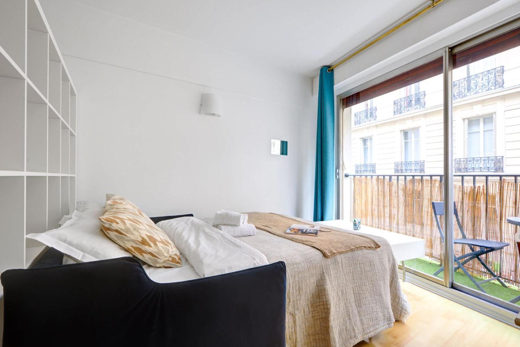 St Germain & Le Bon Marche With Balcony - Cityapartmentstay パリ エクステリア 写真